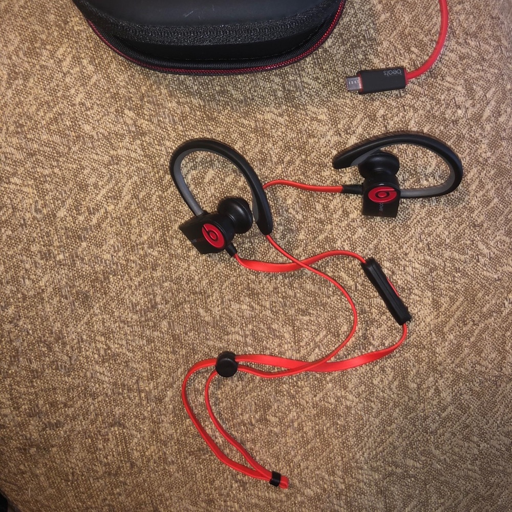 NWOT Beats by Dre wireless headphones
